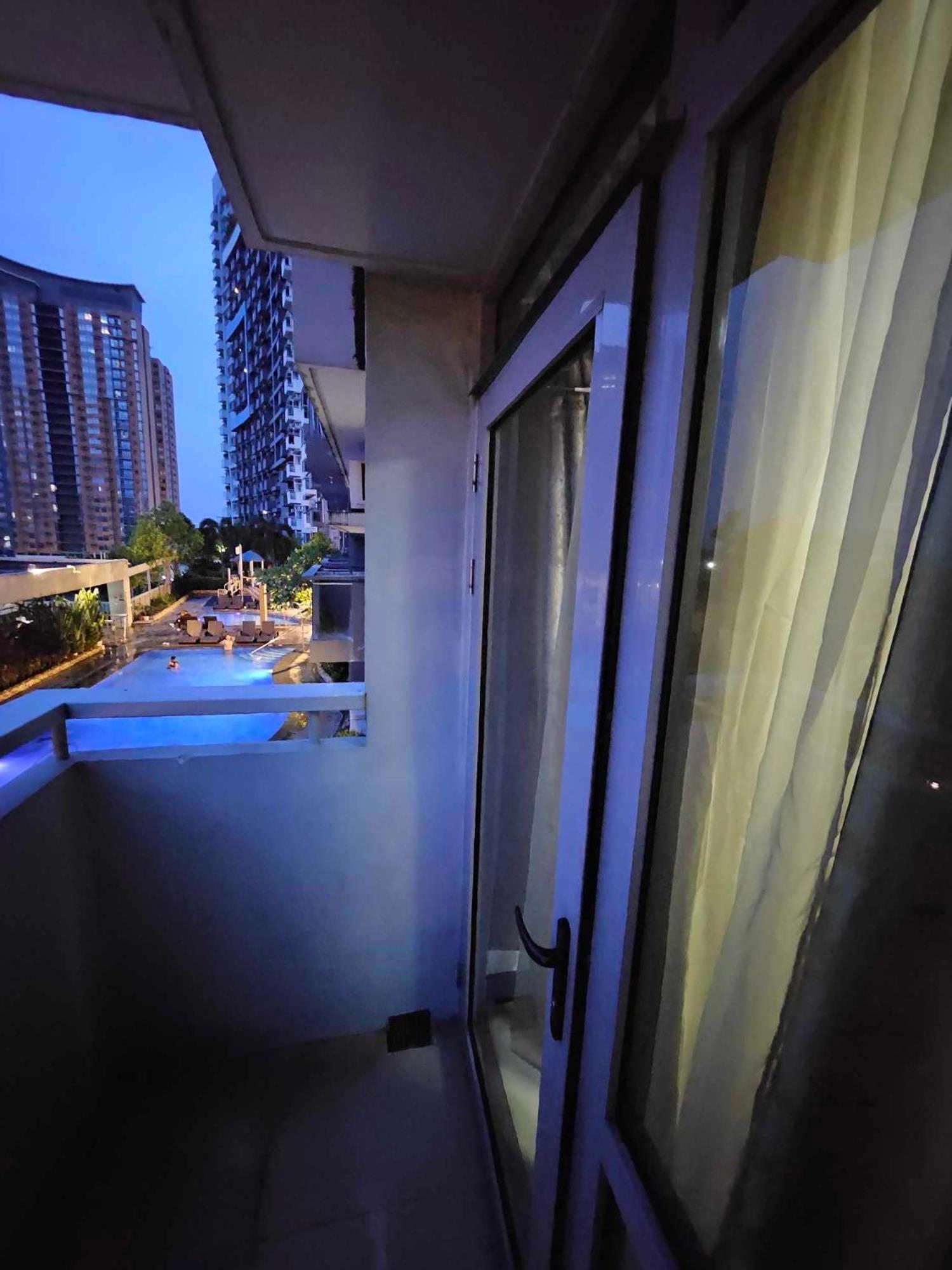 Cubao Manhattan Heights Unit 5A Tower C Bandar Quezon Luaran gambar